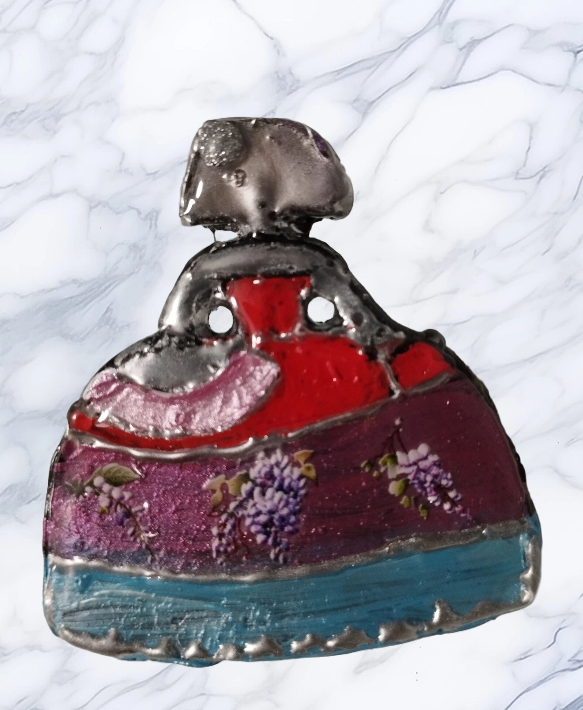Broche Menina Floral Texturizado: Elegancia Esculpida con Detalles Botánicos - 3