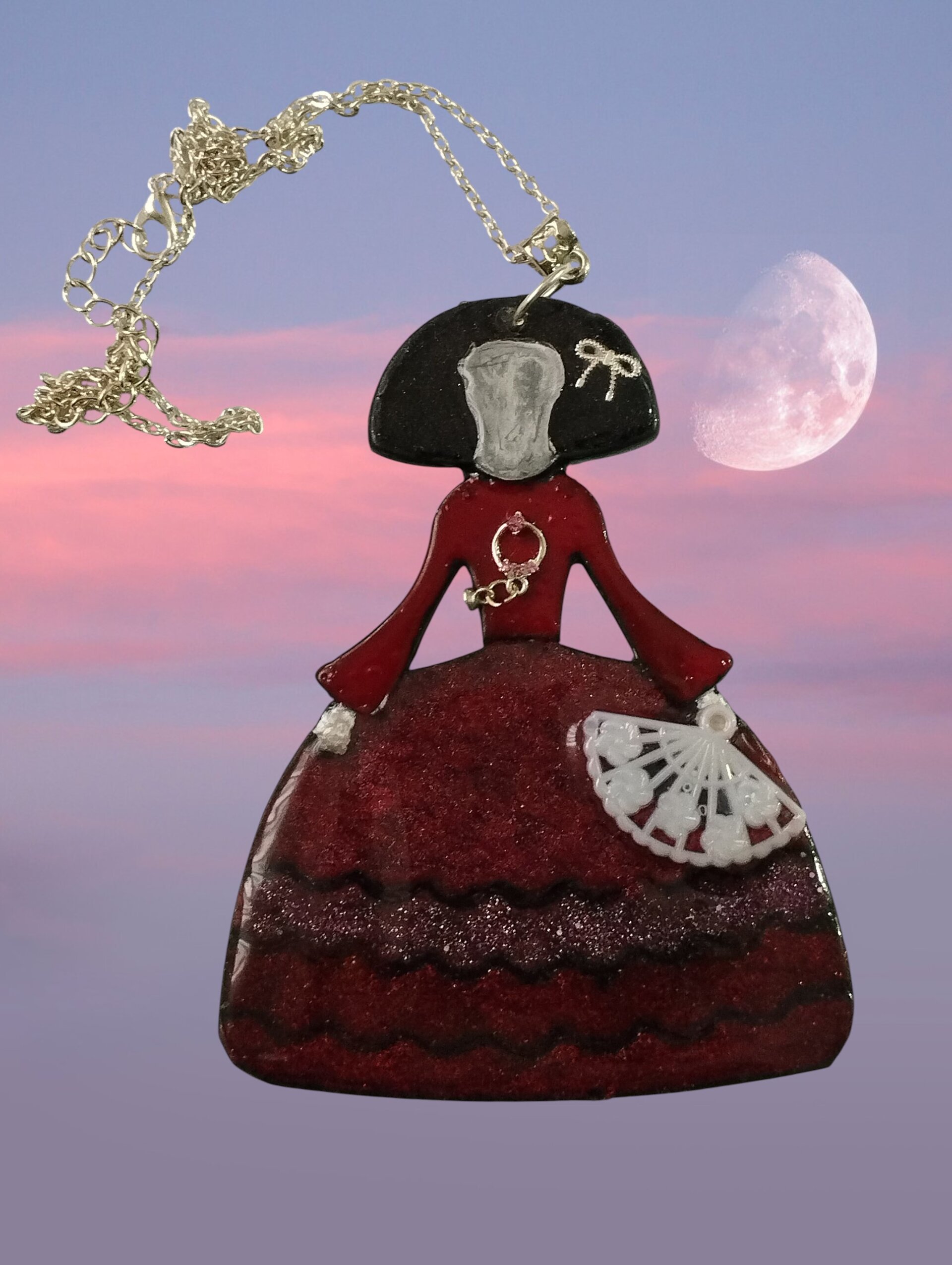 Colgante Artesanal Menina 'Infanta Nocturna' en Resina Epoxi - 4