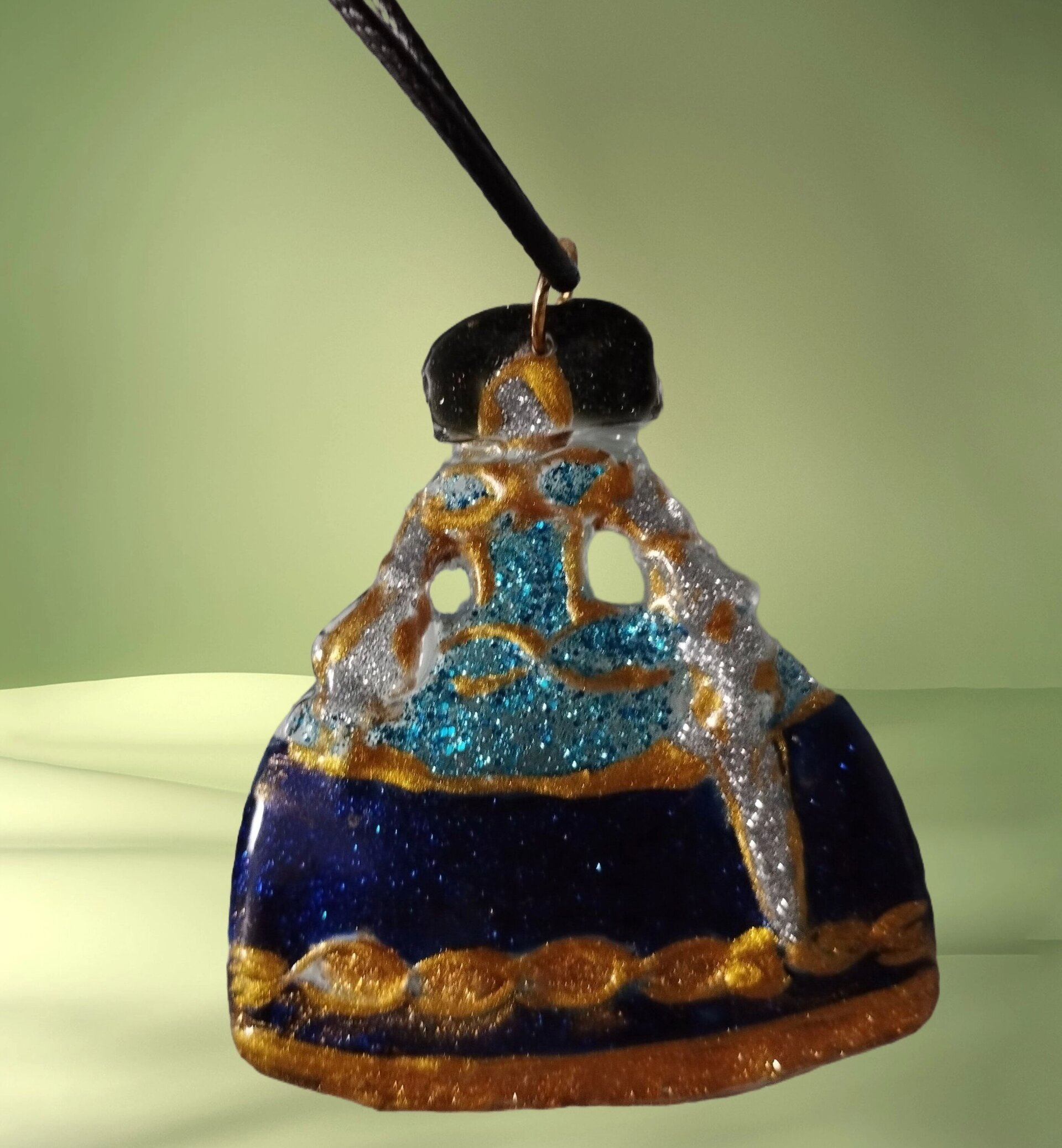 Colgante Menina Azul Brillante con Detalles Dorados: Elegancia Barroca Moderna - 3