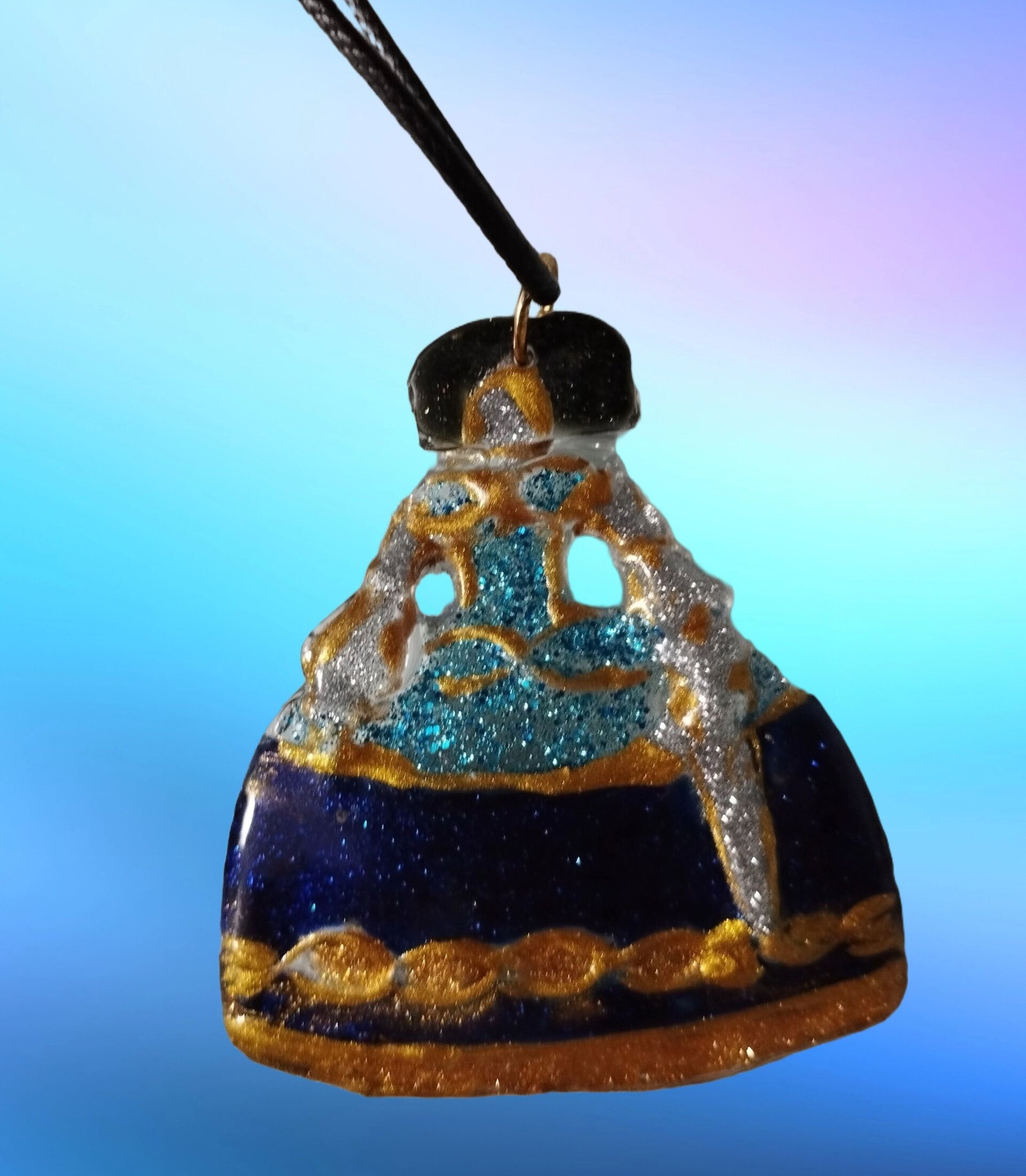 Colgante Menina Azul Brillante con Detalles Dorados: Elegancia Barroca Moderna - 2