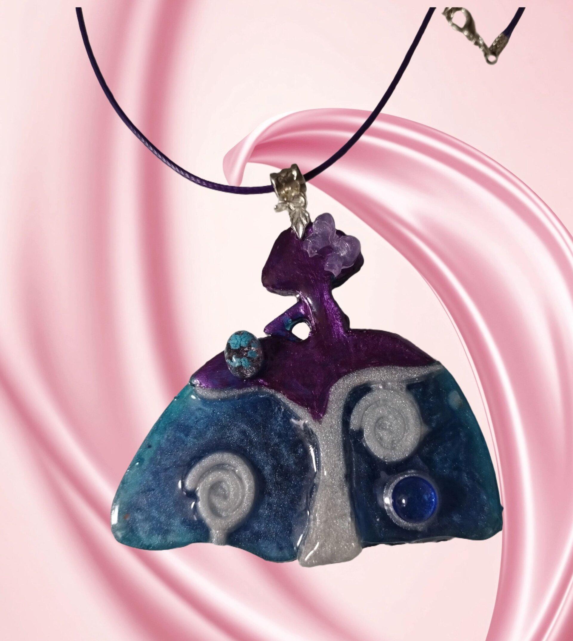 Colgante Menina Abstracta con Adornos de Cristal: Elegancia Moderna y Misteriosa - 3