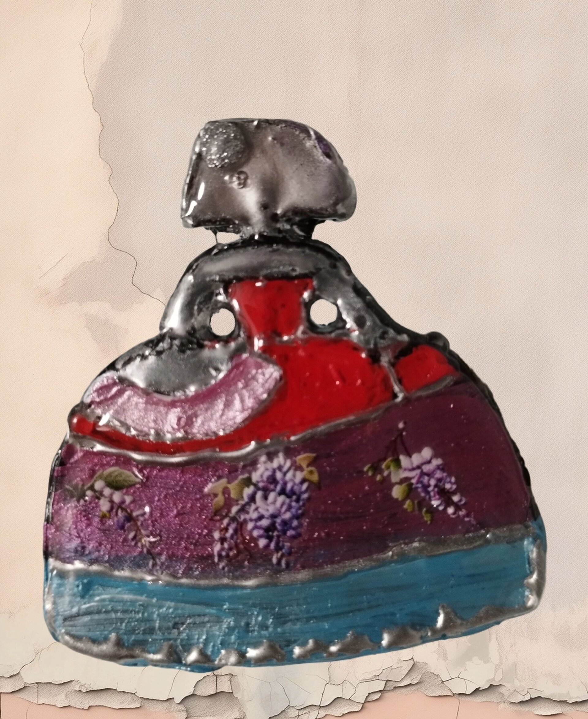 Broche Menina Floral Texturizado: Elegancia Esculpida con Detalles Botánicos - 2