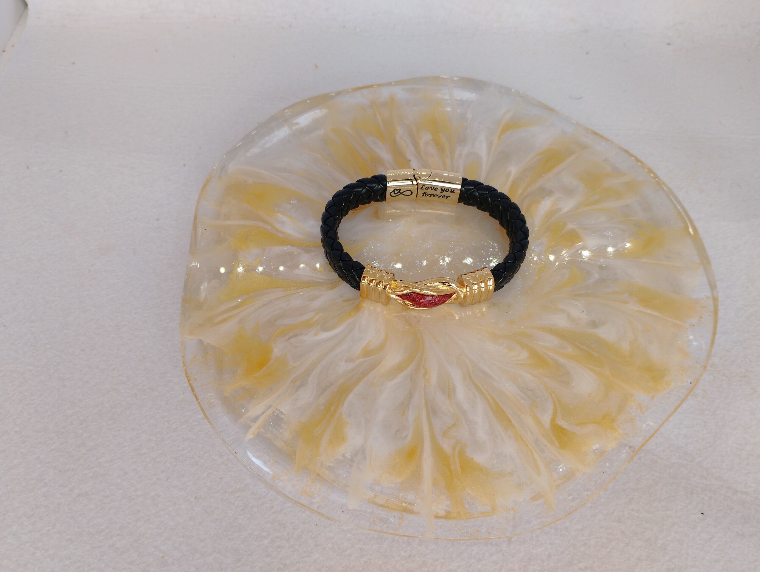 Pulsera de Cuero y Resina Roja con Detalle Alargado - 3