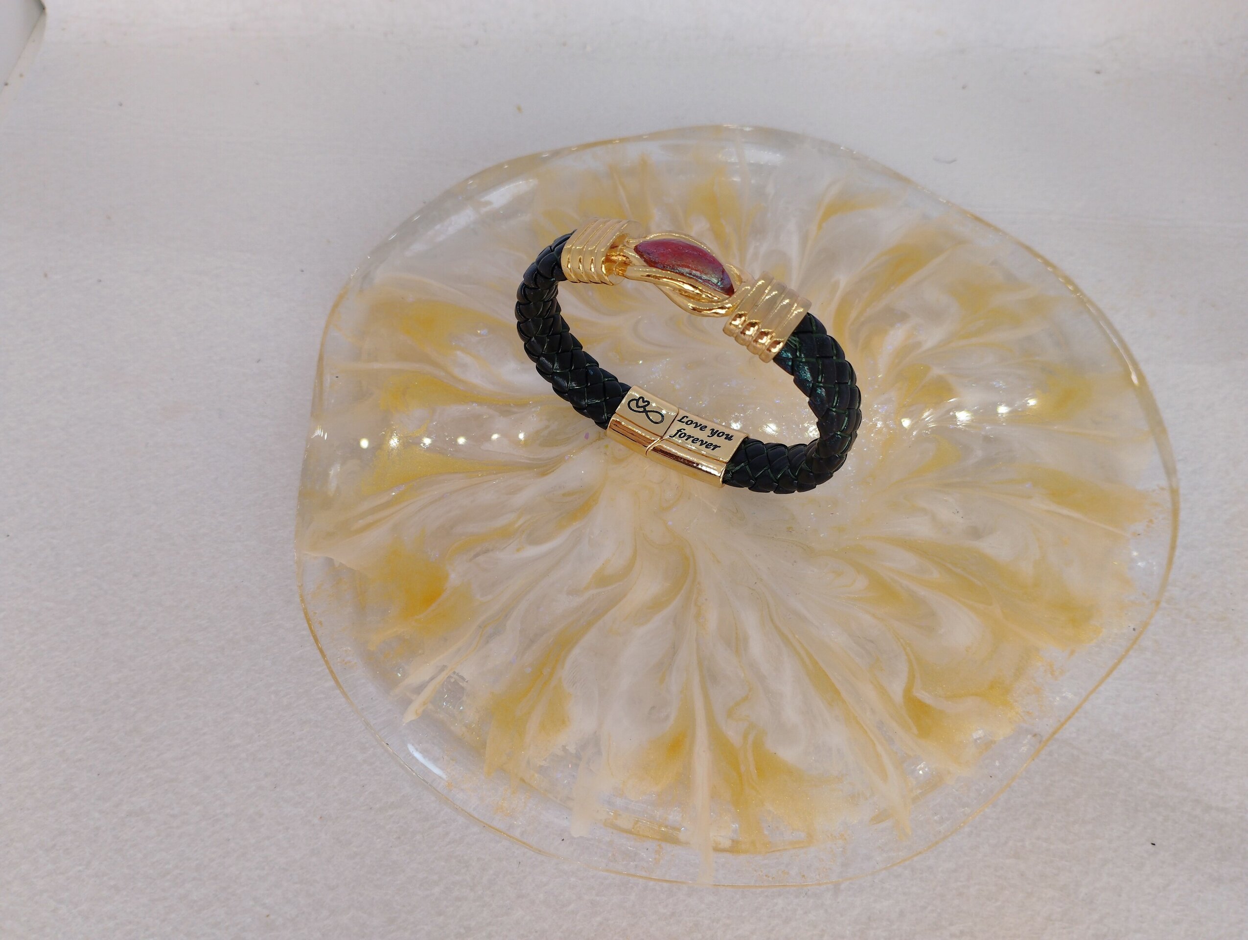 Pulsera de Cuero Trenzado y Resina Roja - 1
