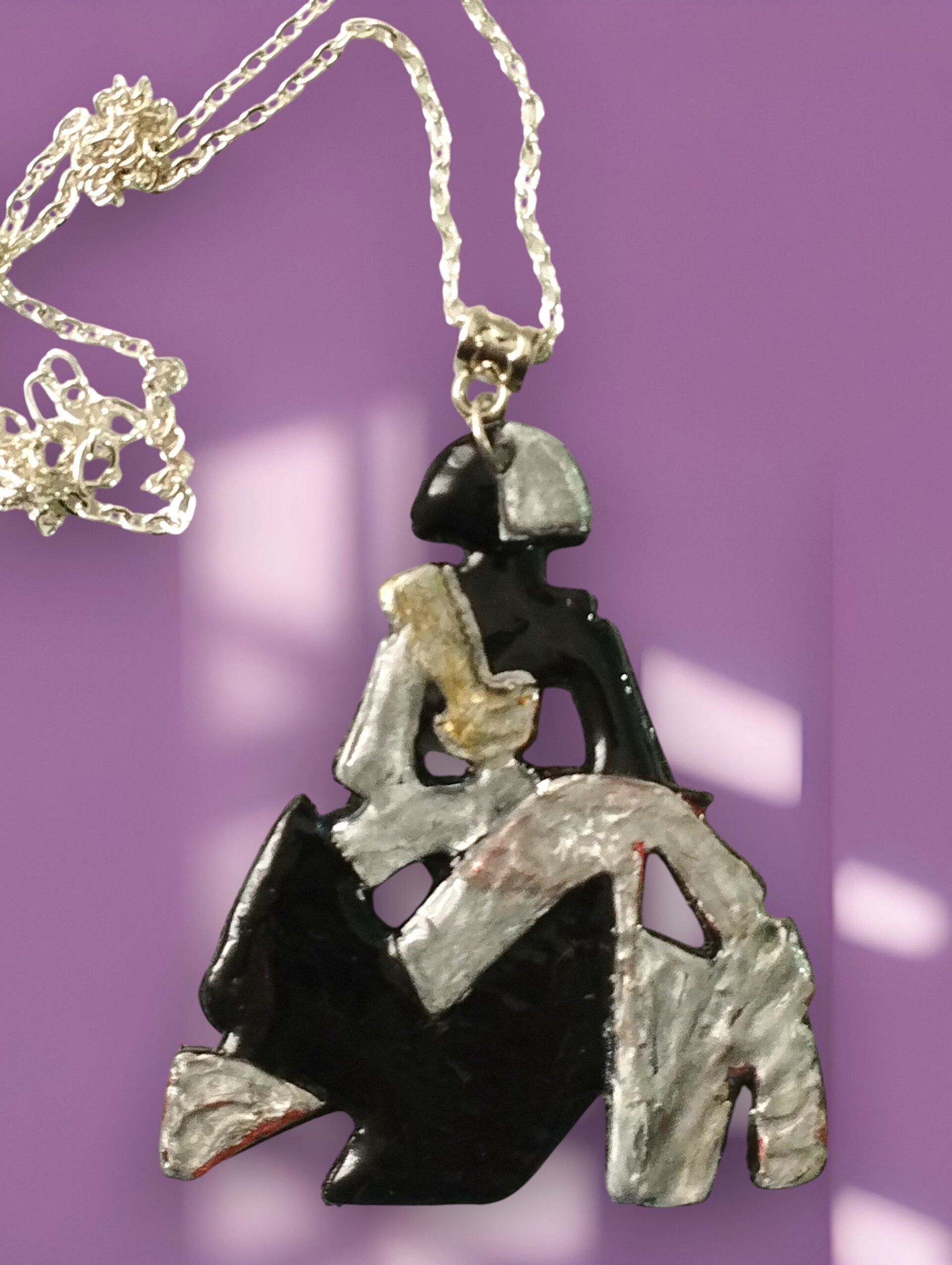 Colgante Menina 'Contrastes' – Silueta Abstracta Blanco y Negro - 1