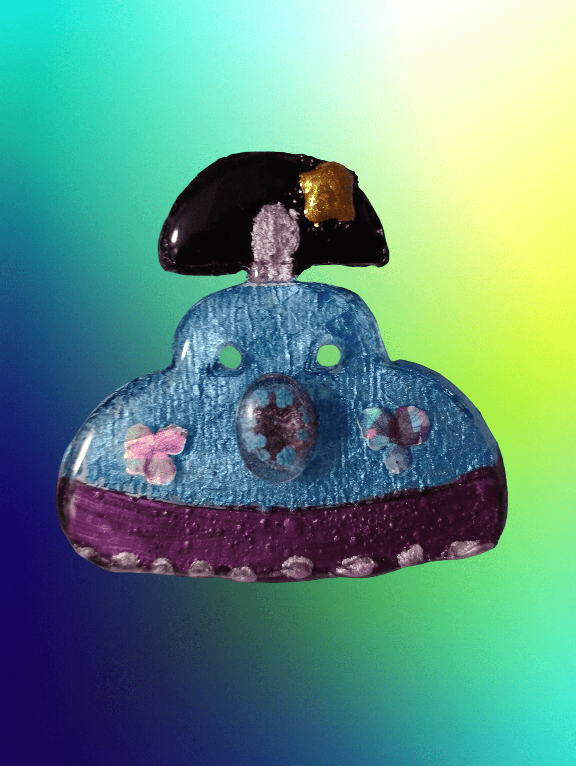 Broche Menina Azul Turquesa con Mariposas Tornasol: Delicadeza y Color en Resina - 6
