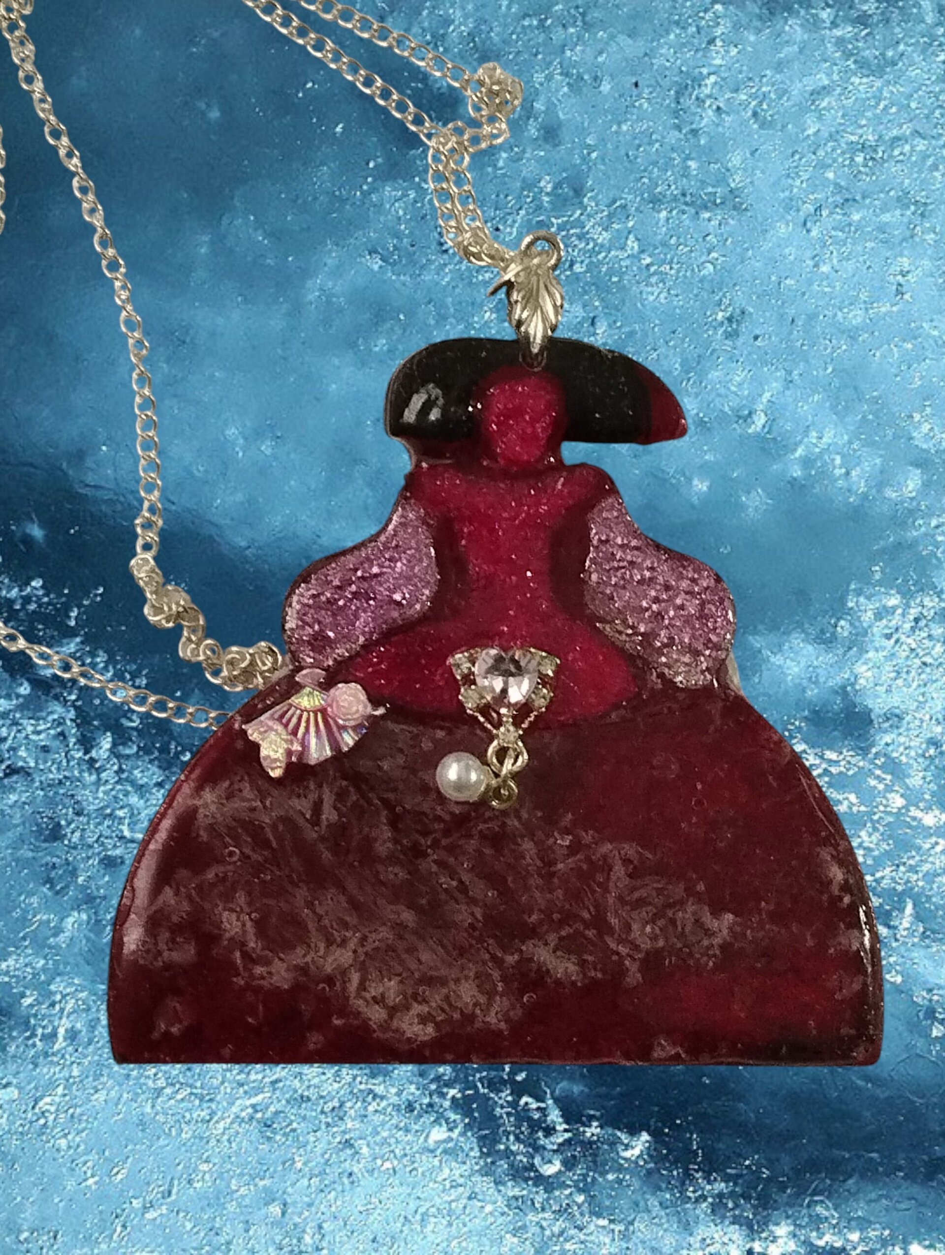 Colgante de Lujo Menina 'Rubí Real' – Perla y Cristal - 1