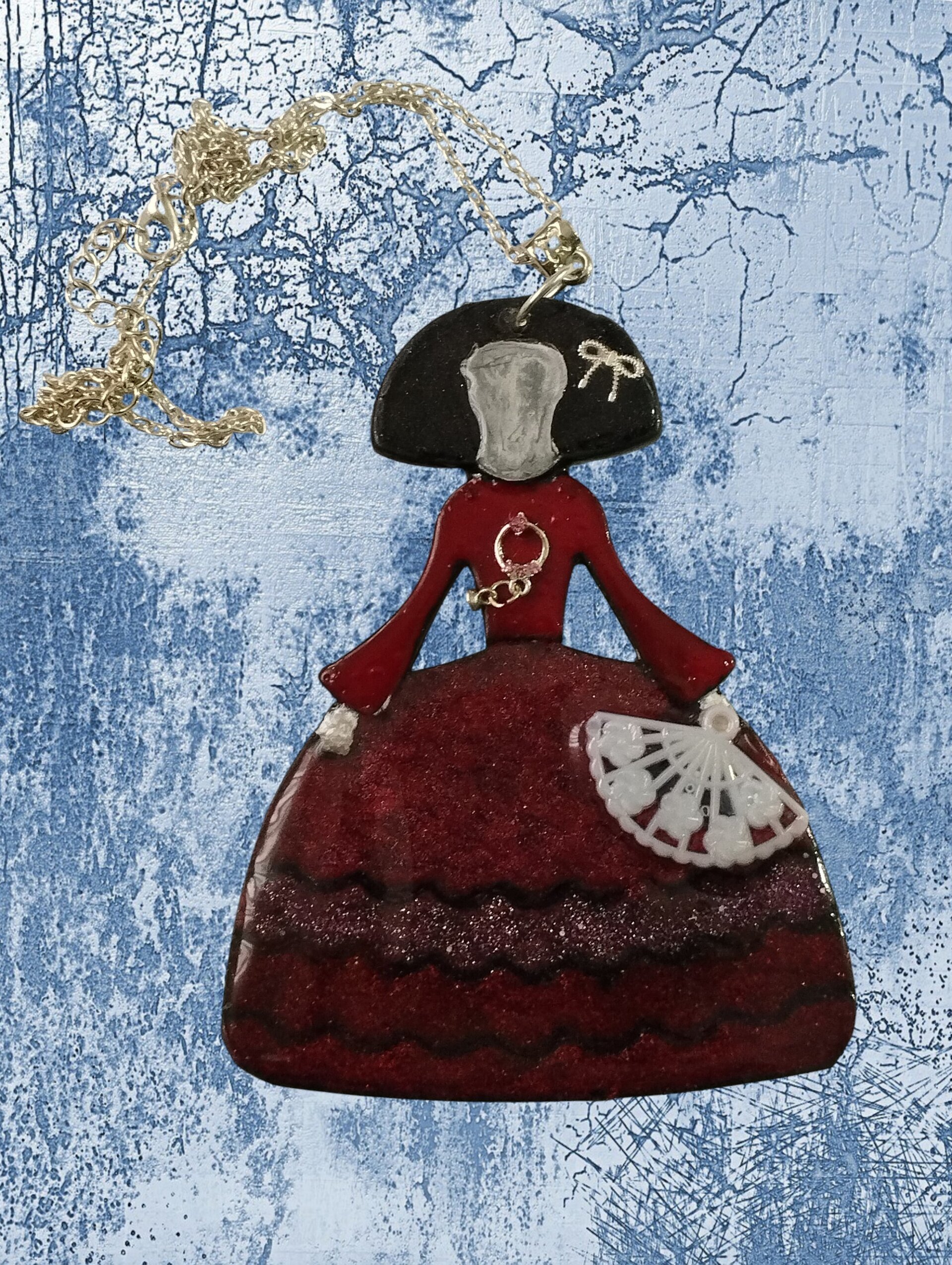 Colgante Artesanal Menina 'Infanta Nocturna' en Resina Epoxi - 2